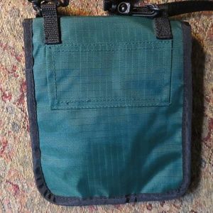 Eddie Bauer Bags - Eddie Bauer small green crossbody travel bag, nwot Eddie Bauer Bags - Eddie Bauer small green crossbody travel bag, nwot